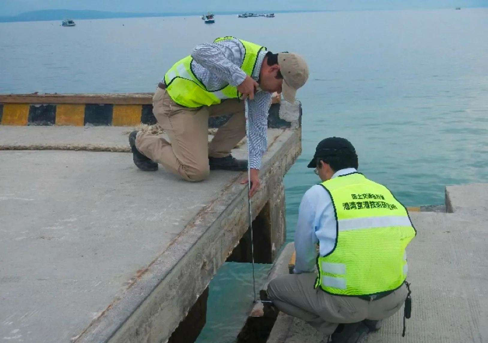 港湾施設での防災調査の様子