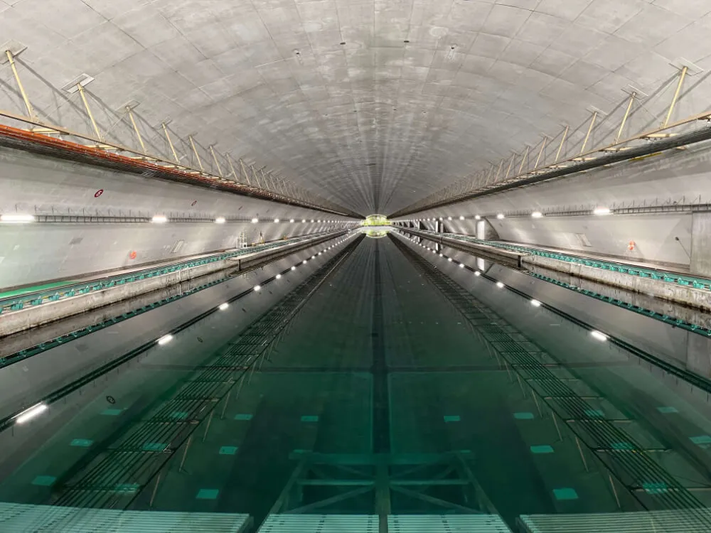 海上技術安全研究所の実験施設内部