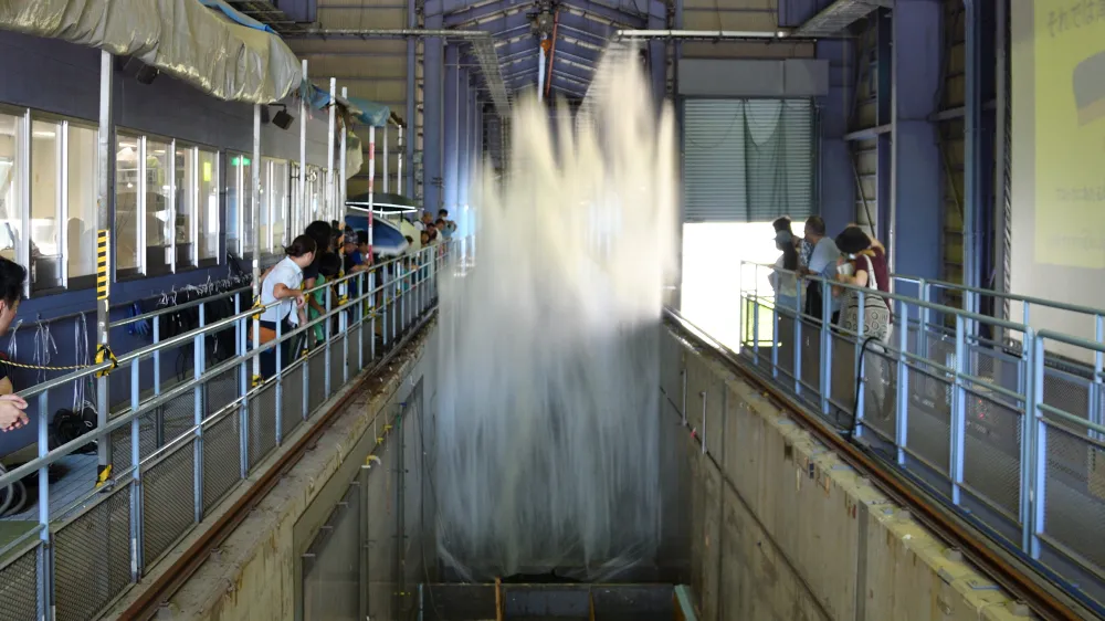 港湾空港技術研究所の海岸実験施設